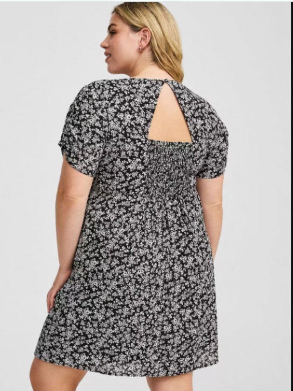NWT Torrid Mini Crew Neck Open Back Detail Dress Kristen Ditsy Floral Size 2X